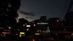 Front of property – evening/night - Hotel parque del perro (Cali)