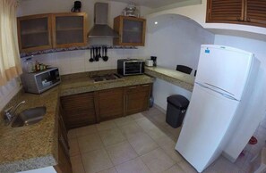 Full-size fridge, microwave, stovetop, coffee/tea maker