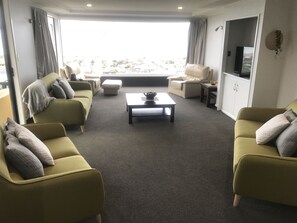 House, 3 Bedrooms | Living area