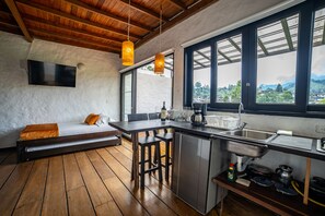 1 bedroom, in-room safe, iron/ironing board, free WiFi