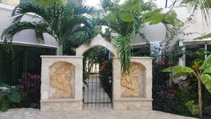 Fachada de la propiedad