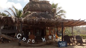 Breakfast, lunch, dinner served; Fusion cuisine, beach views  - Cafe Maya - Casa Acalli Restaurant & Hotel (San Pedro Pochutla)