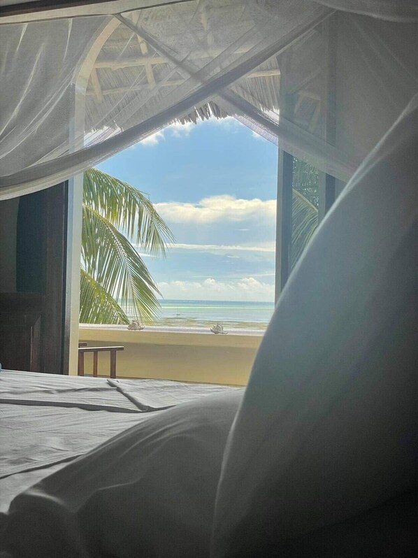 5 bedrooms, iron/ironing board, WiFi, bed sheets