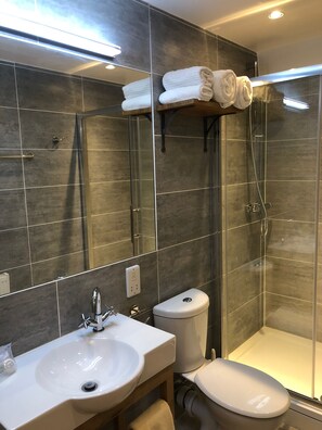 Double Room | Bathroom