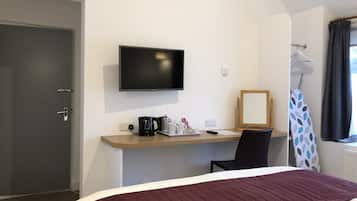 Desk, soundproofing, free WiFi, bed sheets