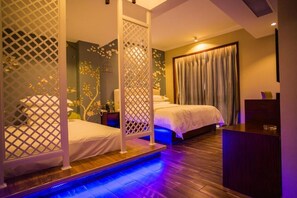 Desk, blackout drapes, free WiFi - Interpersonal Boutique Hotel (Zhangjiajie)