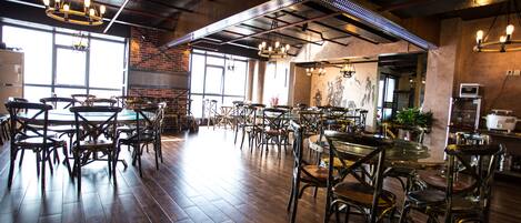 Breakfast, lunch and dinner served