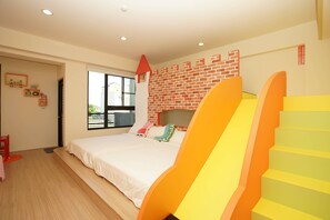 201古堡房 | 遮光窗簾/窗簾、免費 Wi-Fi、床單