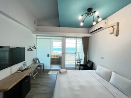 Blackout curtains, soundproofing, free WiFi, bed sheets