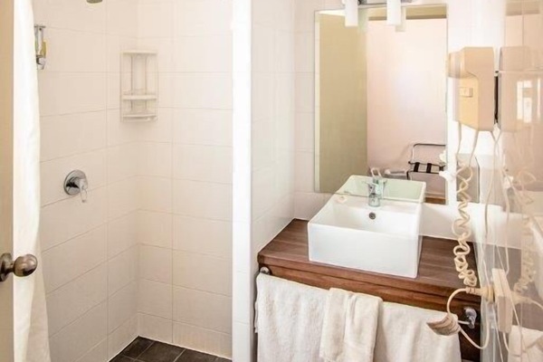 Deluxe Room | Bathroom