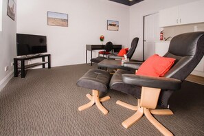 書桌、手提電腦工作空間、隔音、熨斗/熨衫板