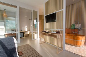 King Suite | Minibar con artículos gratuitos, caja fuerte, decoración individual