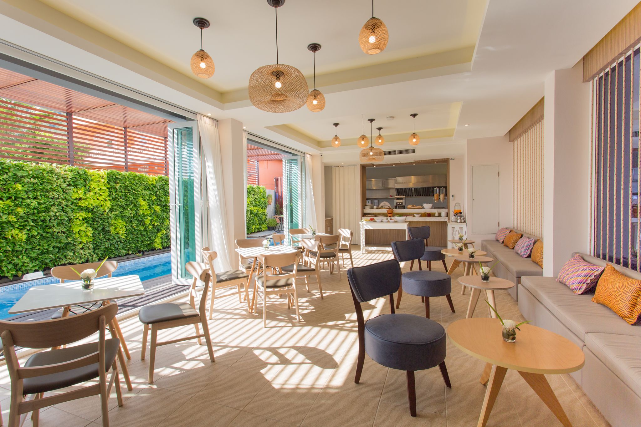 每日供应自助式早餐（每人 THB 200）