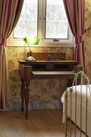 Classic Twin Room (No.9 Ross) | Living area | LCD TV - Castle of Hsuehyun (Fenglin)