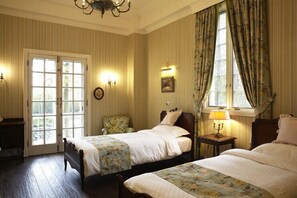 Classic Twin Room (No.7 Hyacinth) | Desk, blackout drapes, rollaway beds, free WiFi - Castle of Hsuehyun (Fenglin)