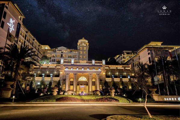 Fachada del alojamiento - Noche