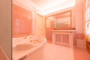 Luxury-Suite, 2 Schlafzimmer | Badezimmer