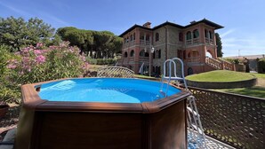 A large, two-story building with a pool in the foreground. - San Bartolomeo LT (Passignano sul Trasimeno)
