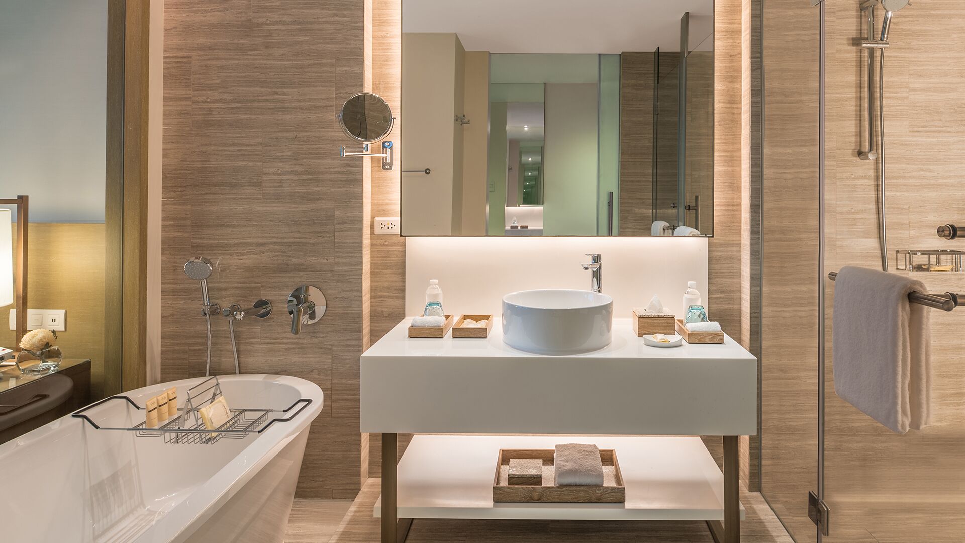deluxe premiere | bathroom | separate bathtub and shower, free toiletries, hair dryer, bathrobes
