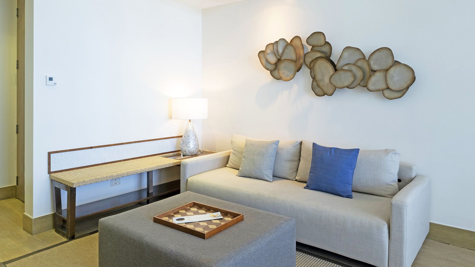 suite | minibar, in-room safe, desk, soundproofing