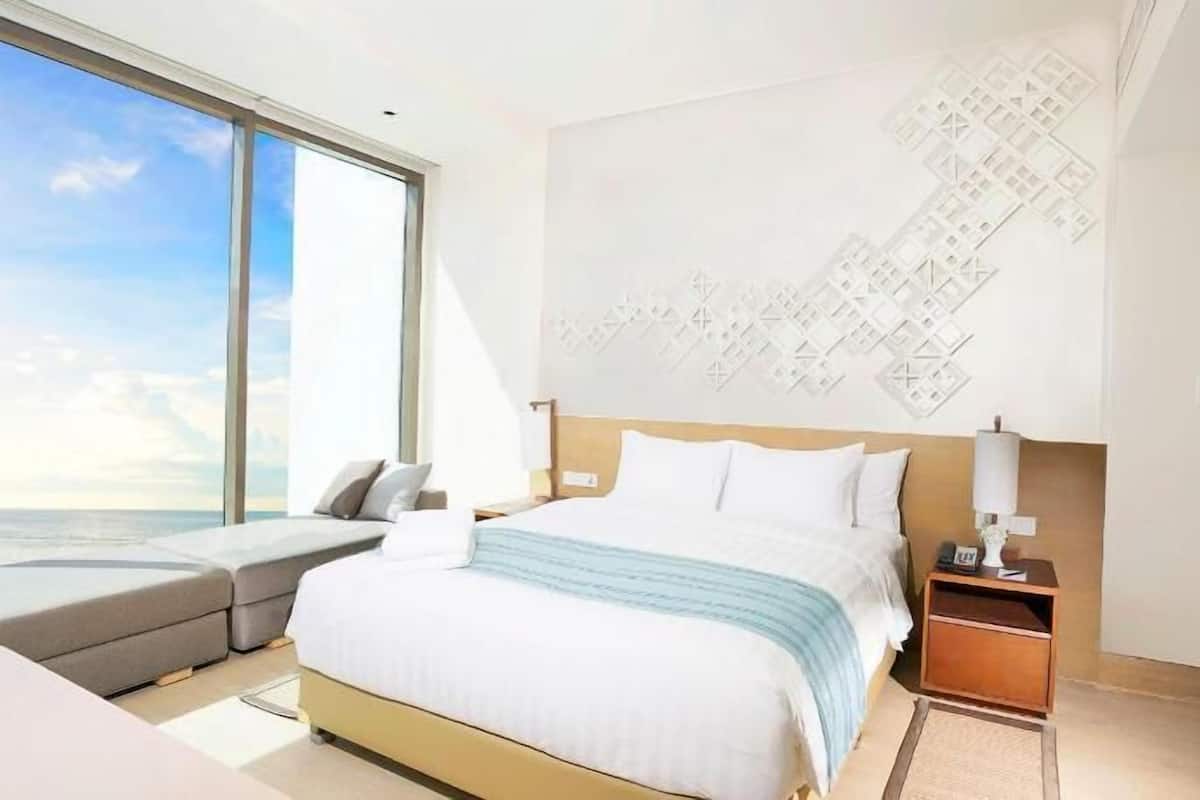 Minibar, in-room safe, desk, soundproofing