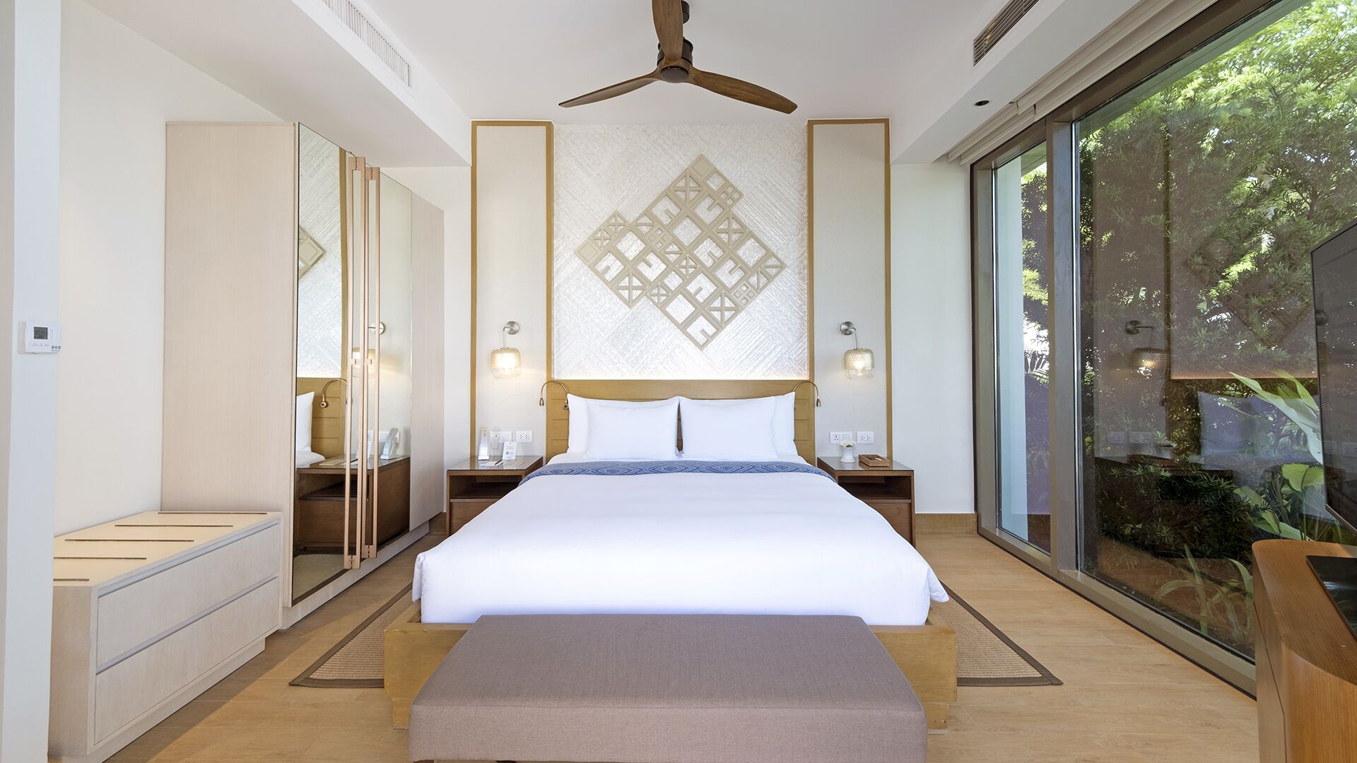 villa | minibar, in-room safe, desk, soundproofing