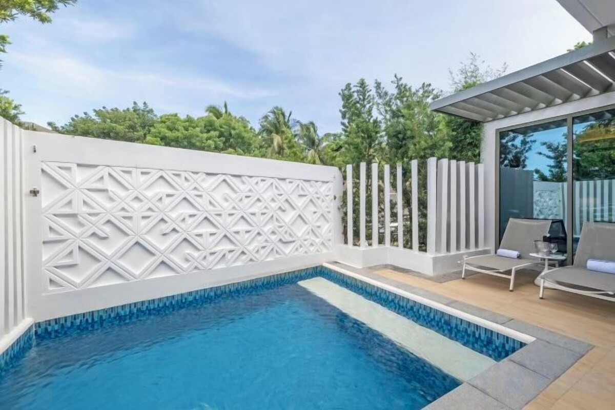 Villa With Plunge Pool