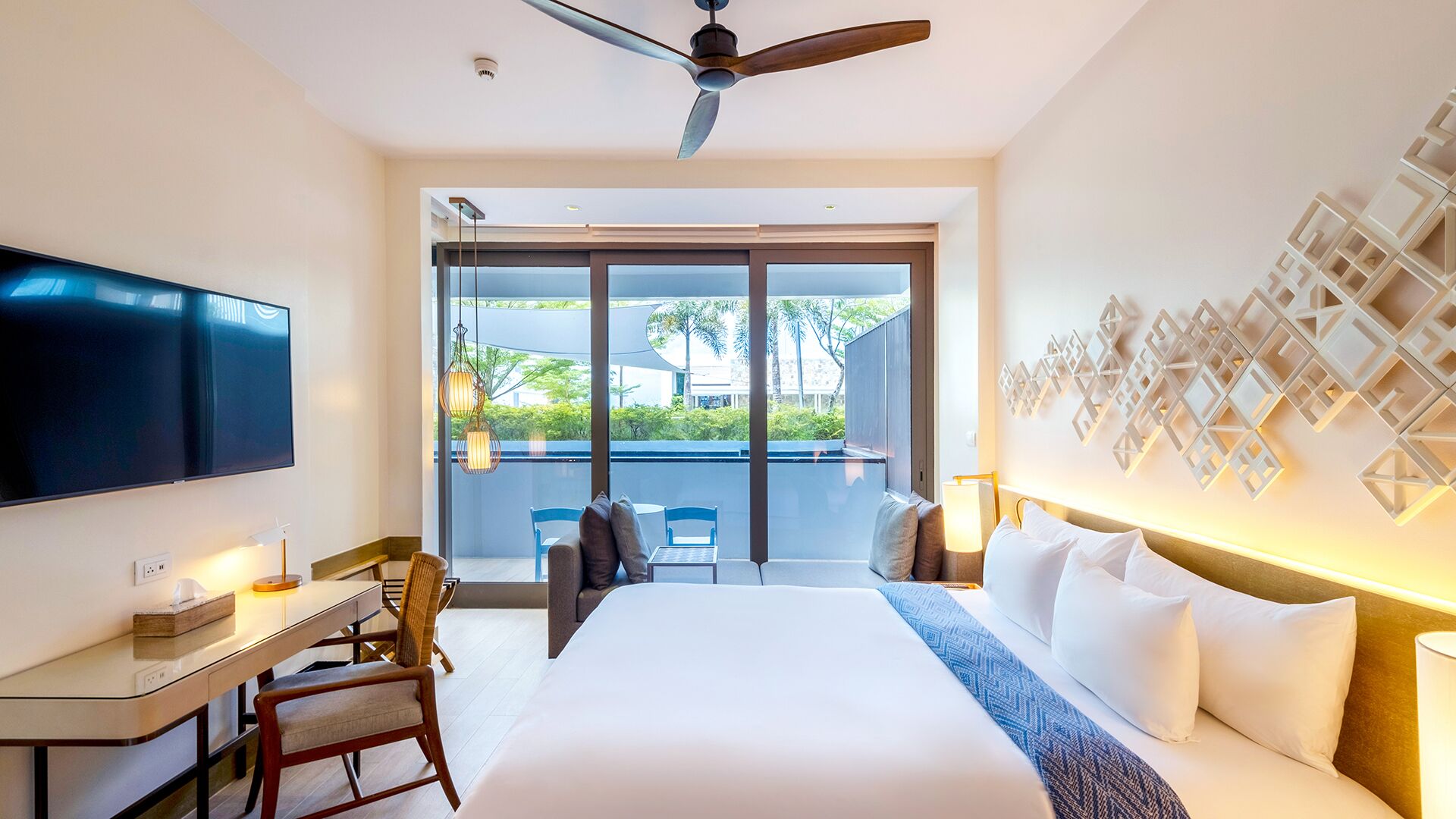 suite with plunge pool | minibar, in-room safe, desk, soundproofing