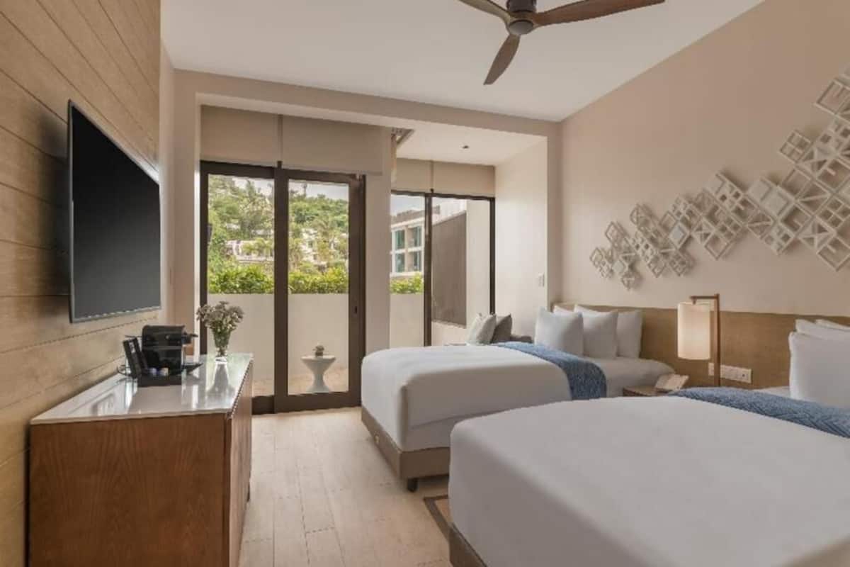 Minibar, in-room safe, desk, soundproofing