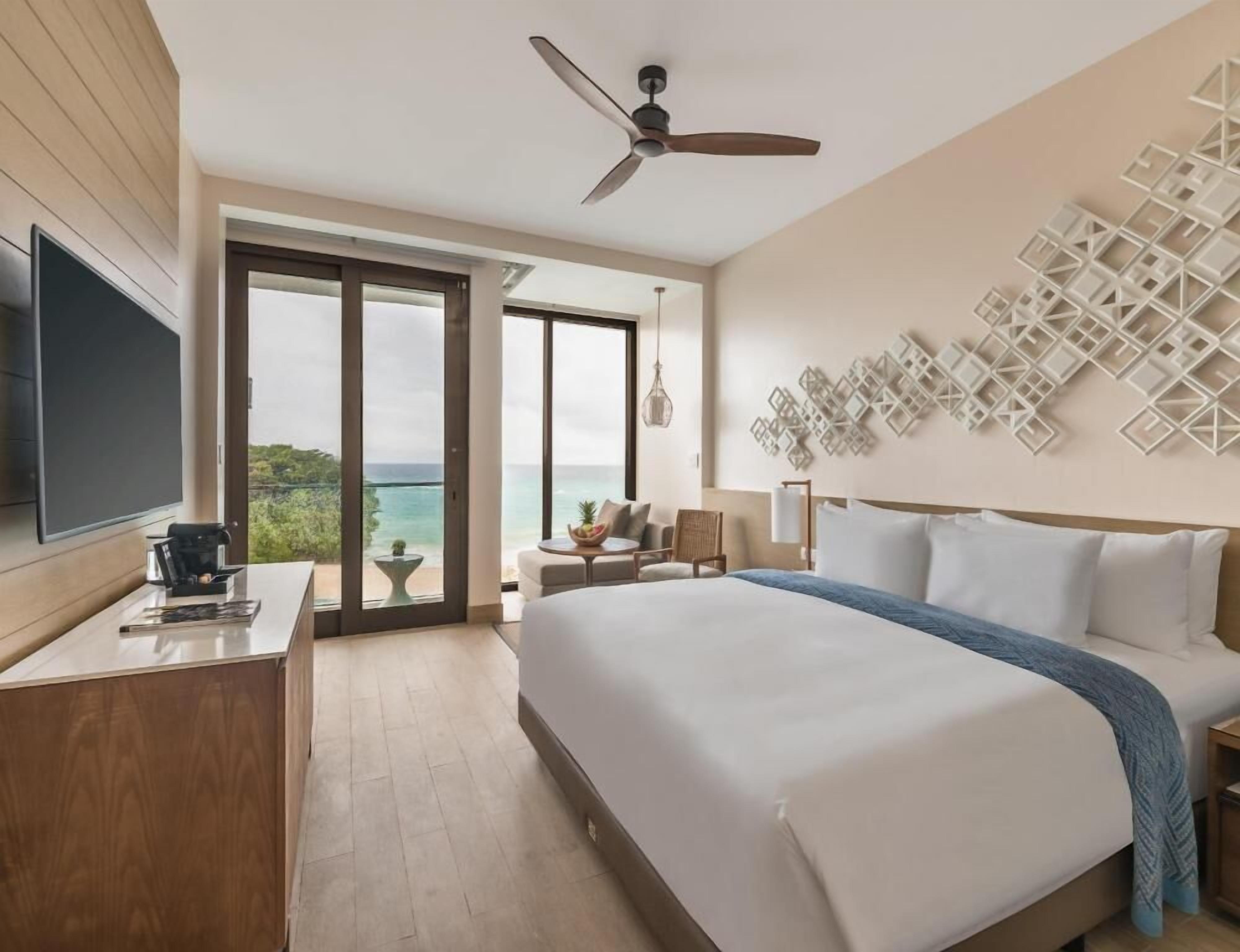 Minibar, caja fuerte, escritorio y sistema de insonorización