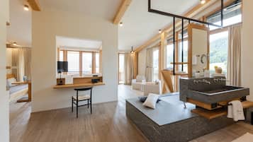 特色套房 (Posthotel) | 浴室 | 免費梳洗用品、風筒、浴袍、提供毛巾
