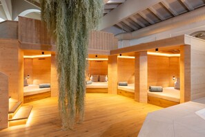 Sauna, tina de hidromasaje, baño de vapor y tratamientos corporales