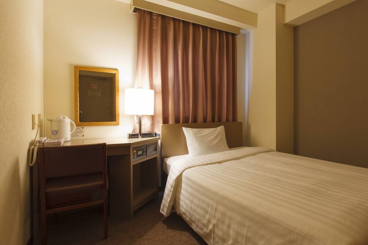 Desk, WiFi (free), bed sheets