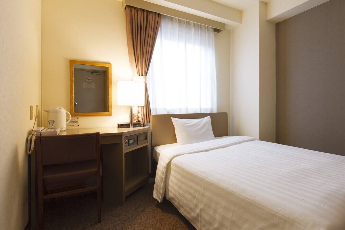 Desk, WiFi (free), bed sheets
