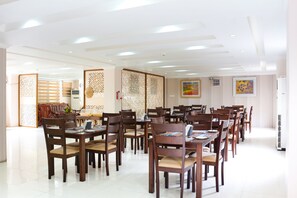 Breakfast, lunch, dinner served; Asian cuisine  - Landmark Hotel (Yangon)