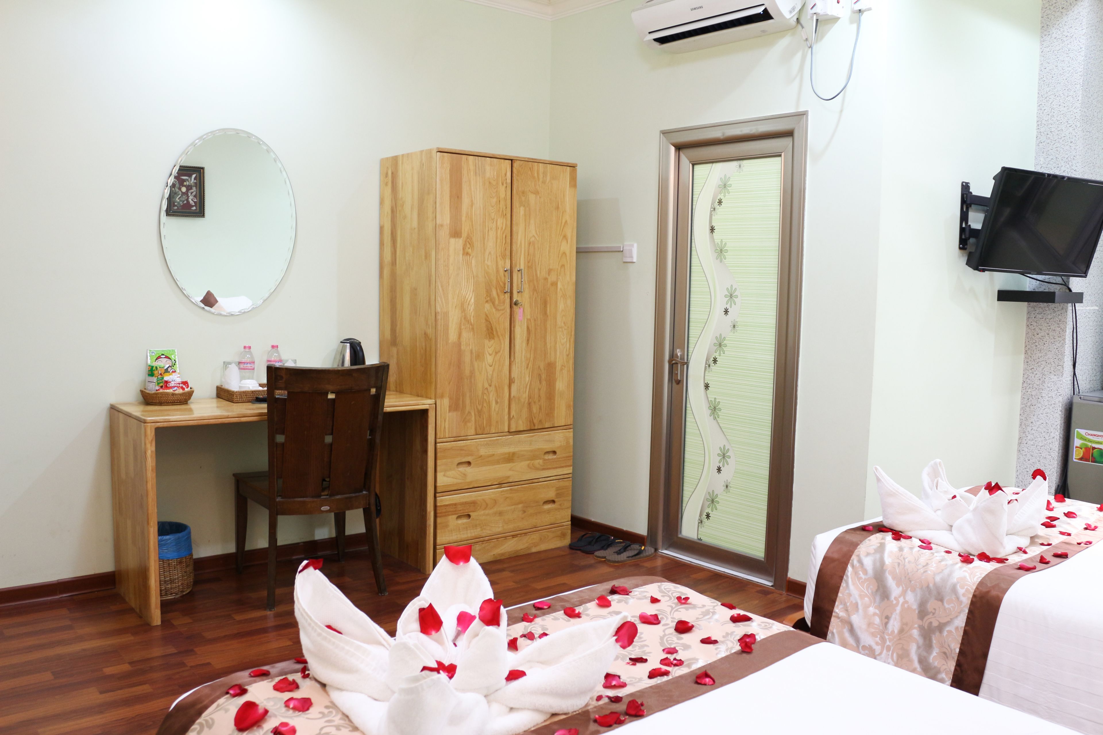 minibar, desk, blackout curtains, soundproofing