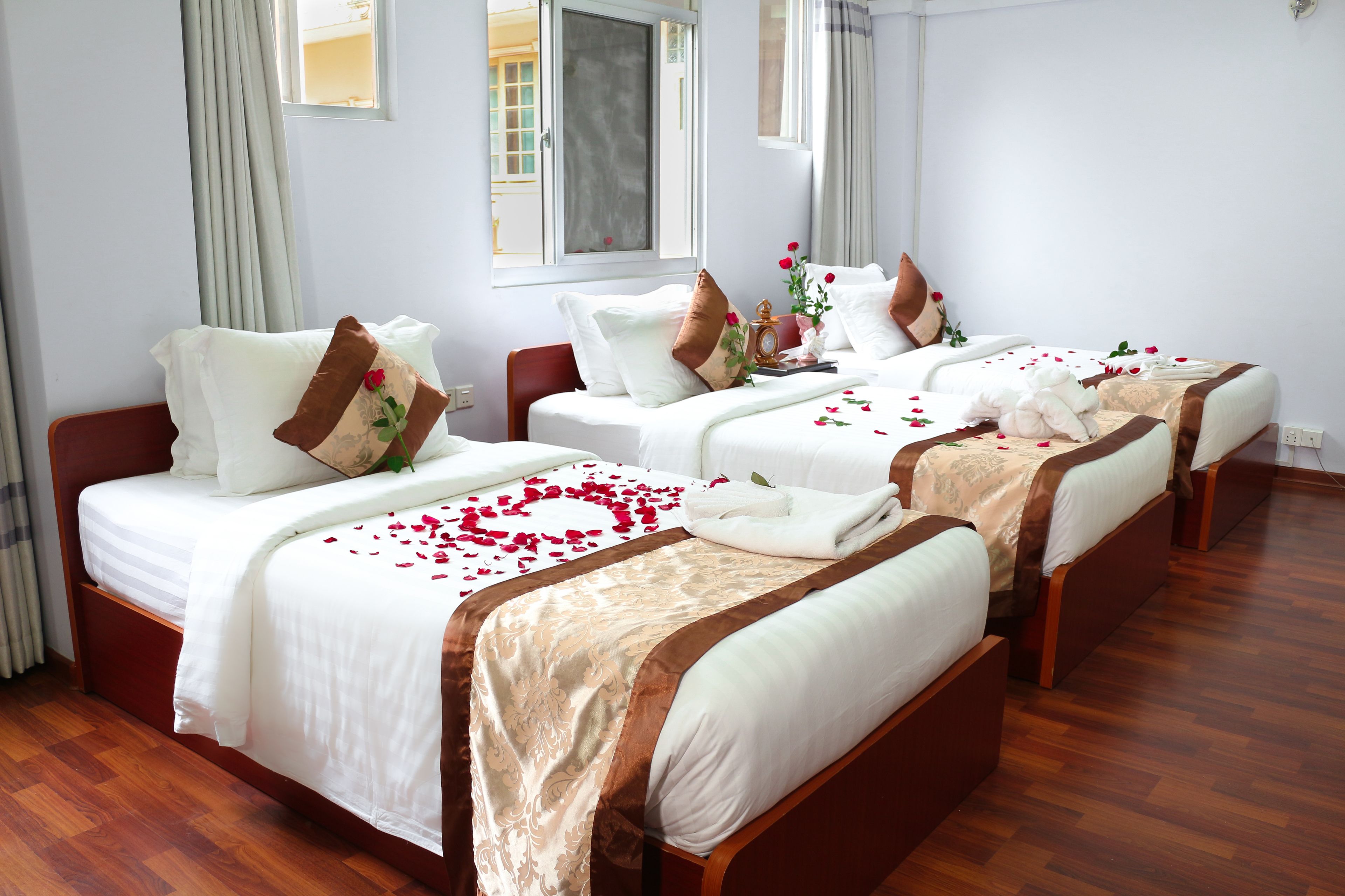 deluxe triple room | minibar, desk, blackout curtains, soundproofing