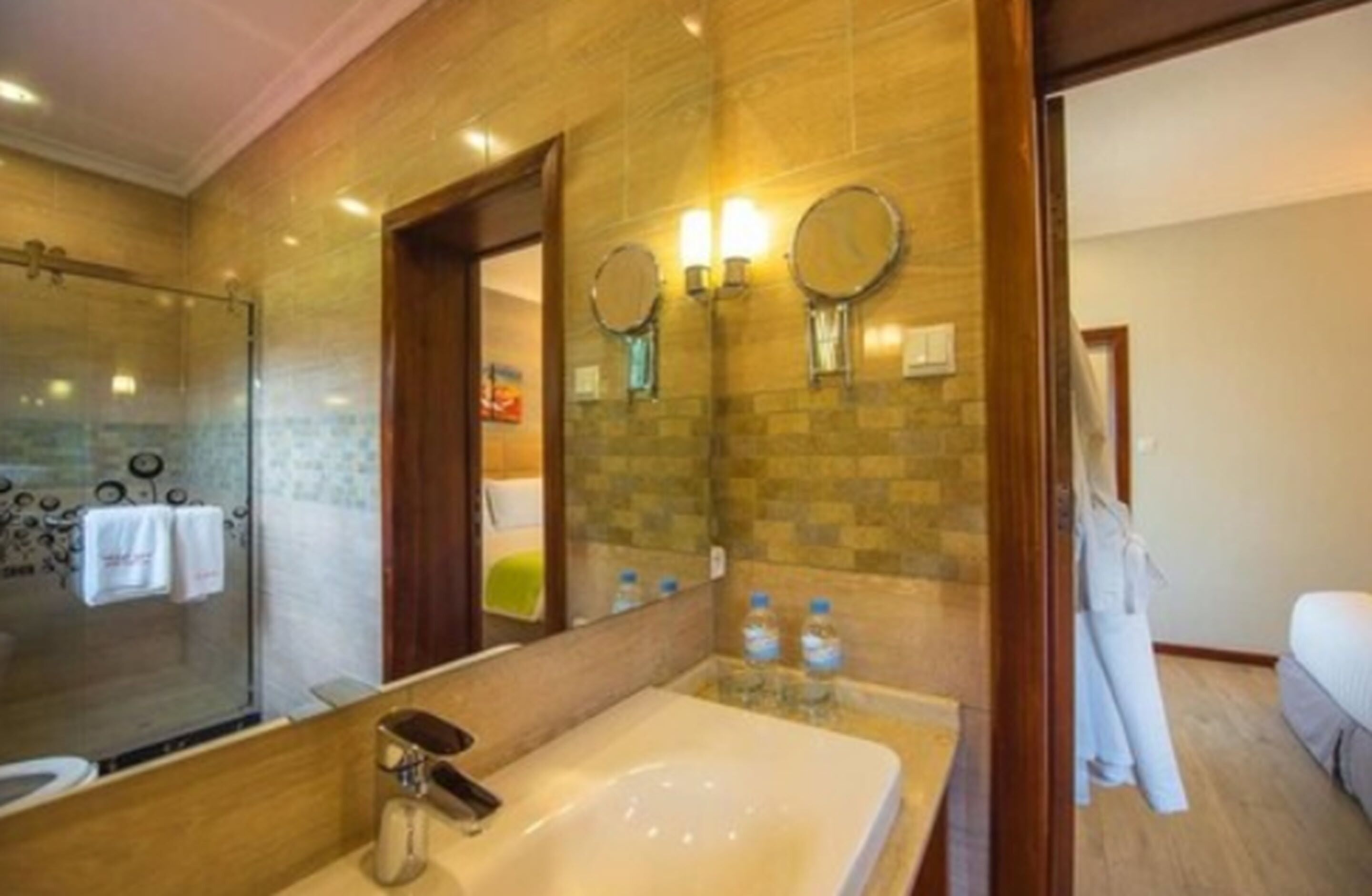 shower, free toiletries, hair dryer, slippers