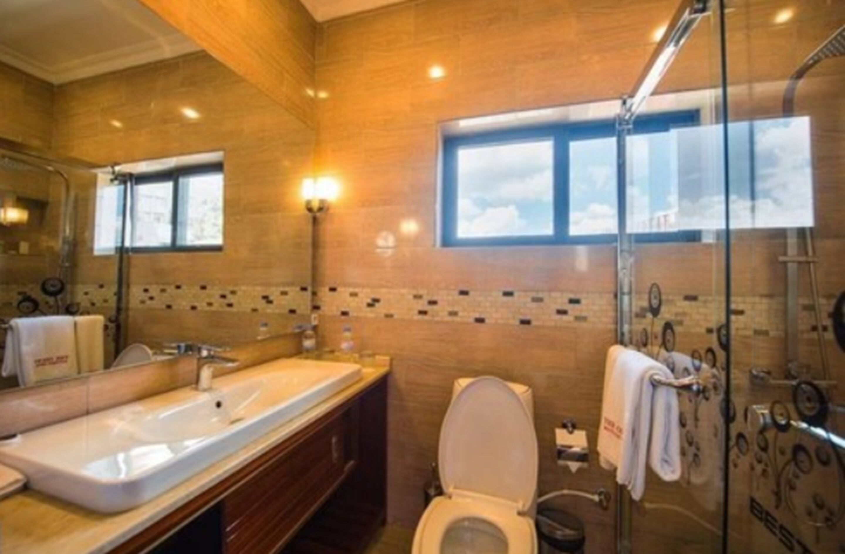 shower, free toiletries, hair dryer, slippers