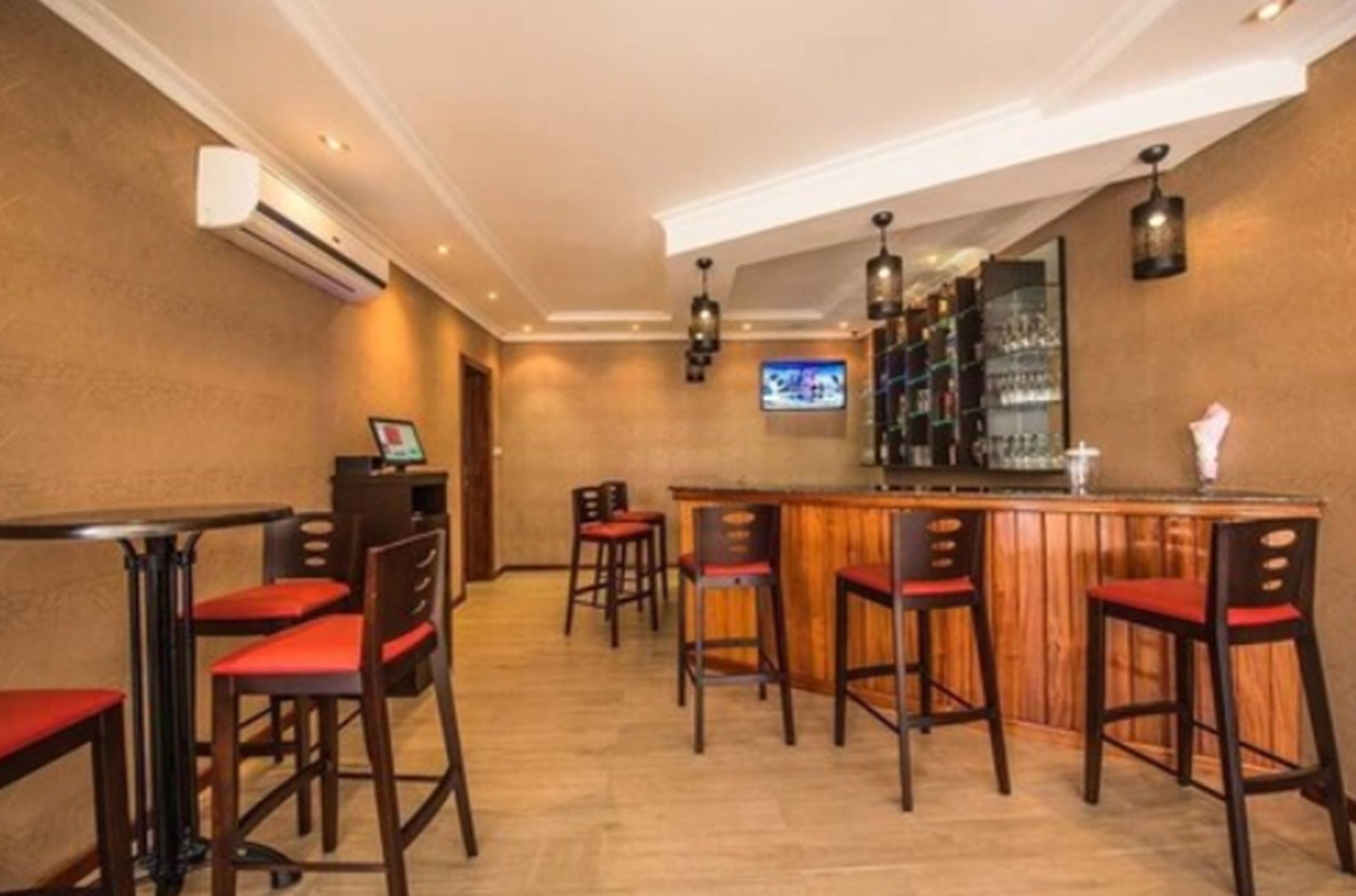 breakfast, lunch and dinner served