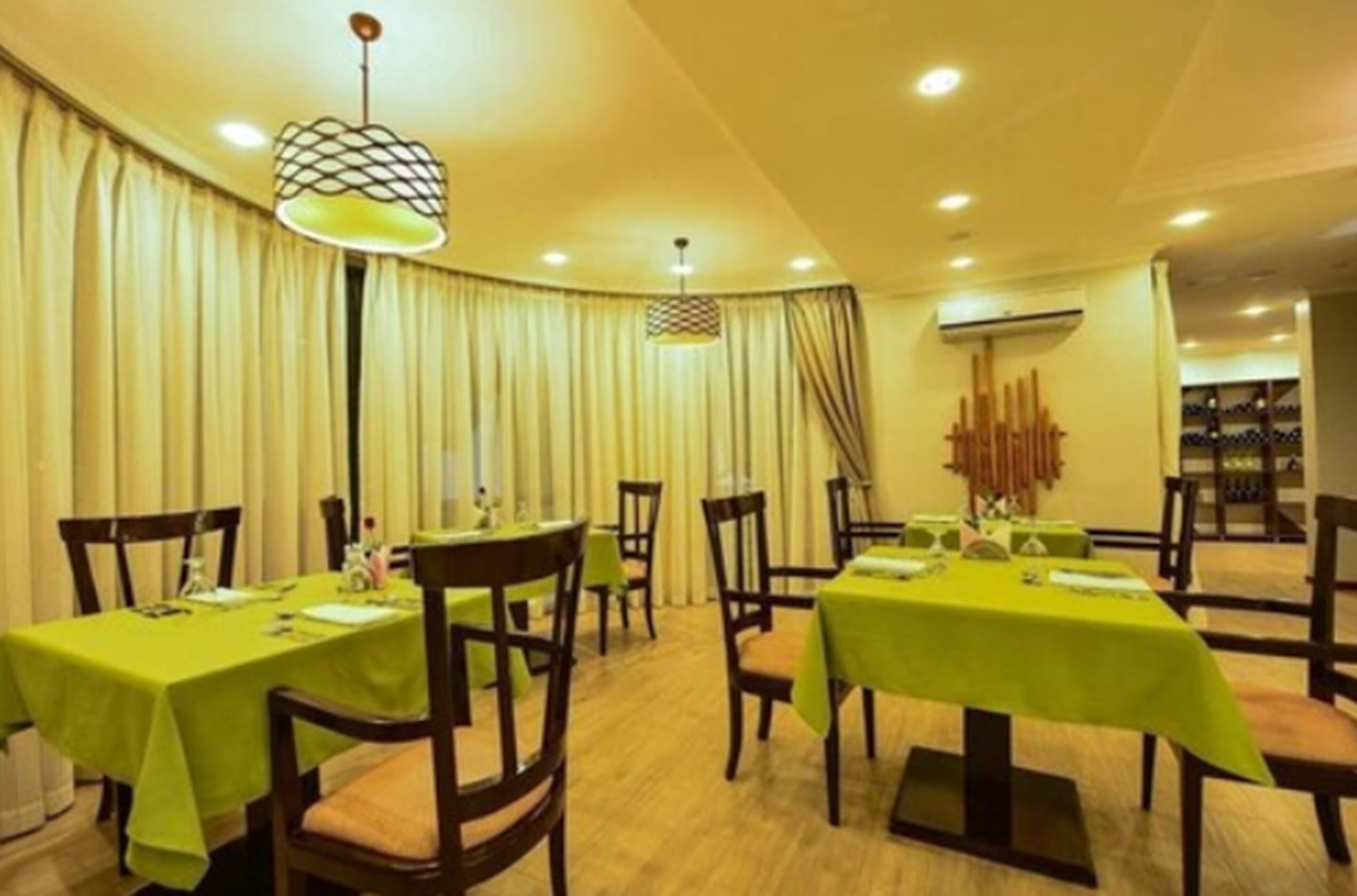 free daily english breakfast