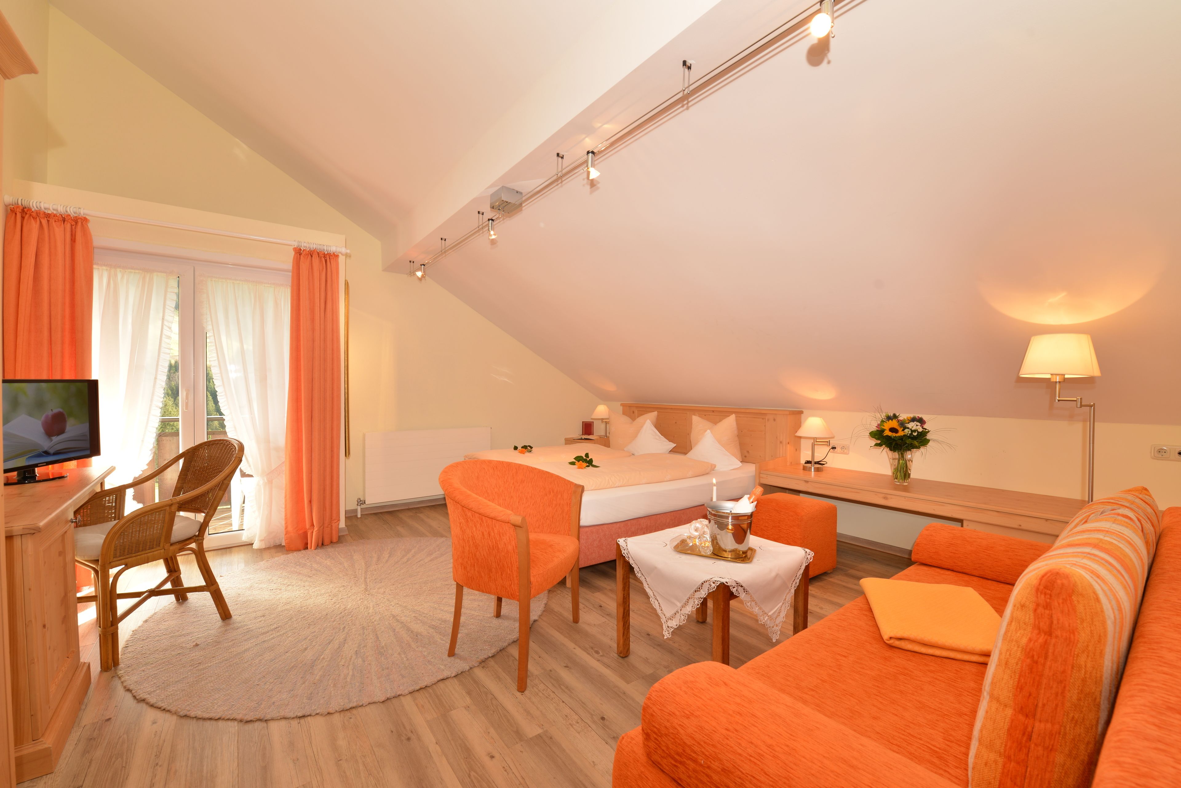 deluxe double room, balcony, annex building | in-room safe, free cots/infant beds, rollaway beds, free wifi