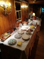 包含每日自助早餐