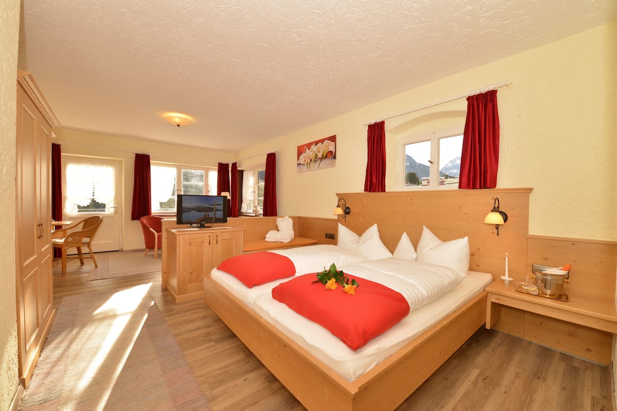 superior double room, balcony, annex building | in-room safe, free cots/infant beds, rollaway beds, free wifi