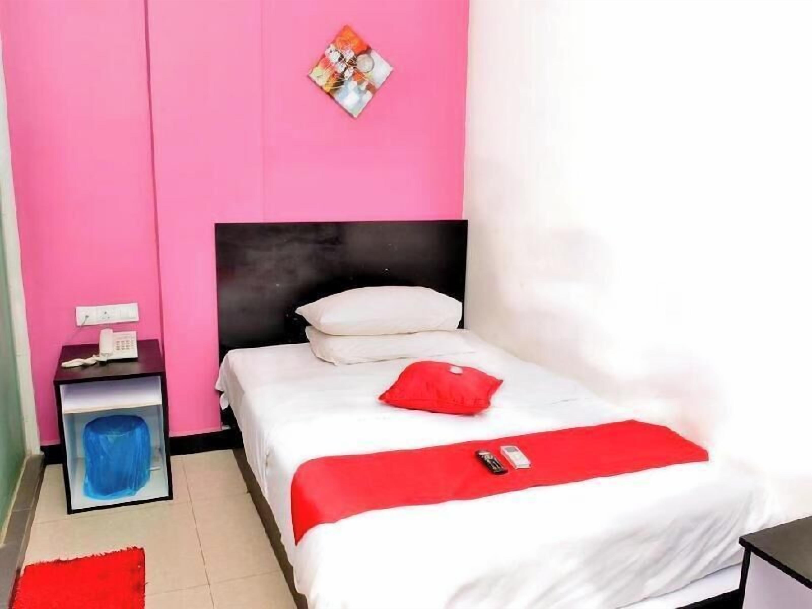 Desk, iron/ironing board, free WiFi, bed sheets