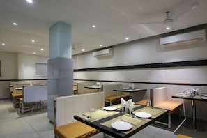 مطعم