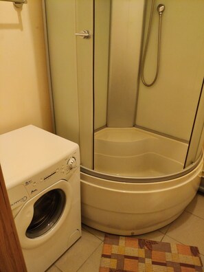 Studio Superior (Single) | Badrum | Dusch, gratis toalettartiklar, hårtork och handdukar