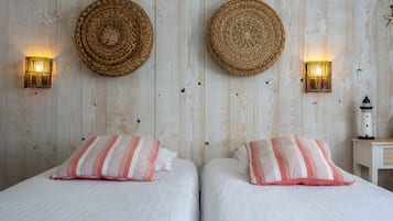 Twin Ocean | 1 bedroom, blackout drapes, iron/ironing board, free WiFi