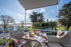 Double Room, Terrace, Ocean View | Terrace/patio - Hotel La Roseraie (Fouras)