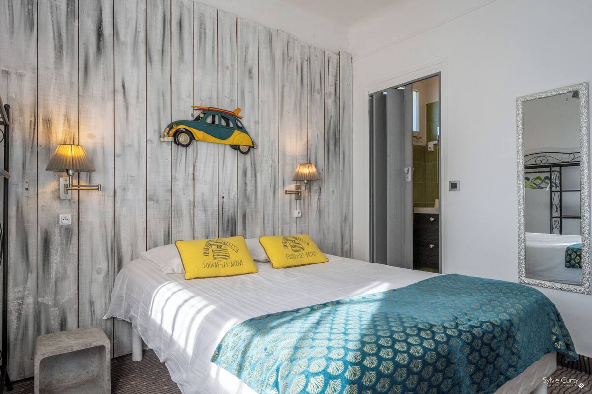 Standard Double Room, Ocean View | 1 bedroom, blackout drapes, iron/ironing board (on request), WiFi (free)